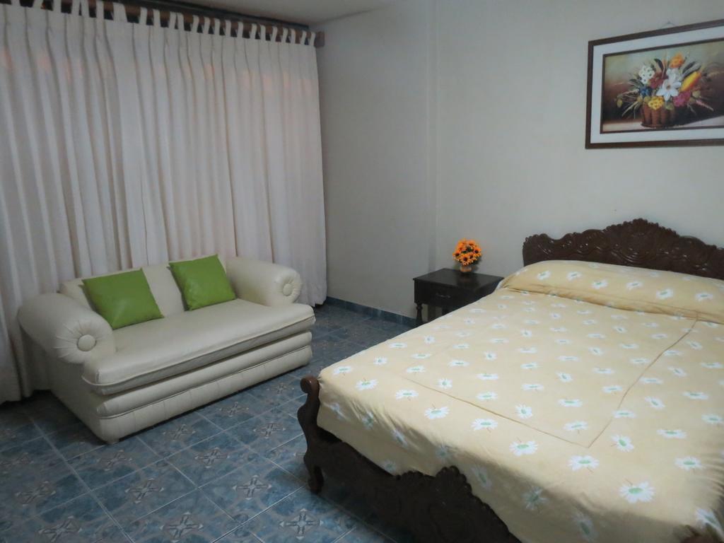 Residencial El Sol De Los Pinos Trujillo Bagian luar foto